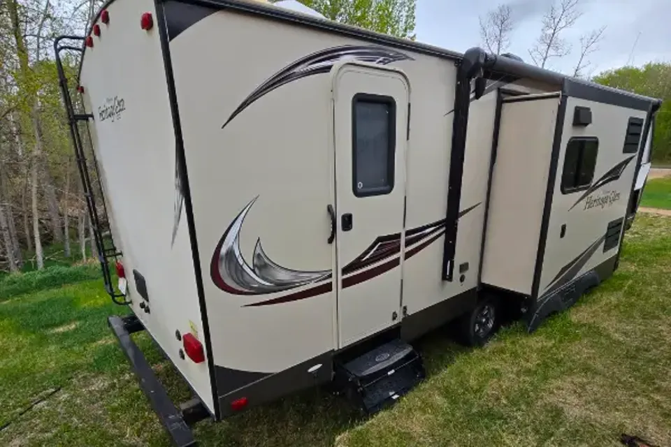 33ft Heritage Glen Holiday Trailer