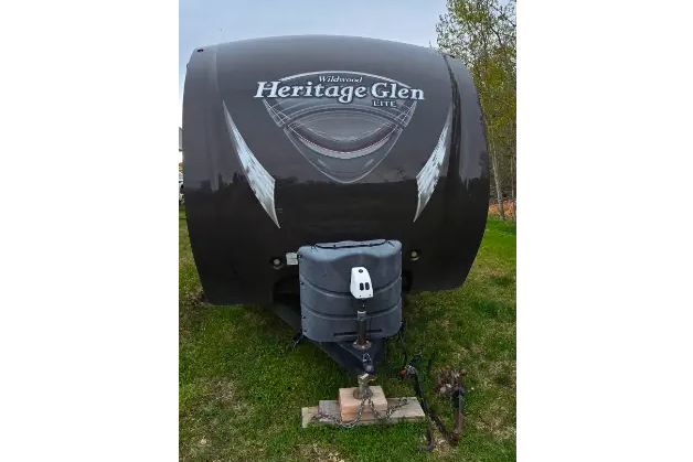 33ft Heritage Glen Holiday Trailer