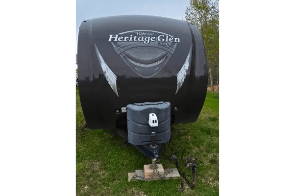 33ft Heritage Glen Holiday Trailer