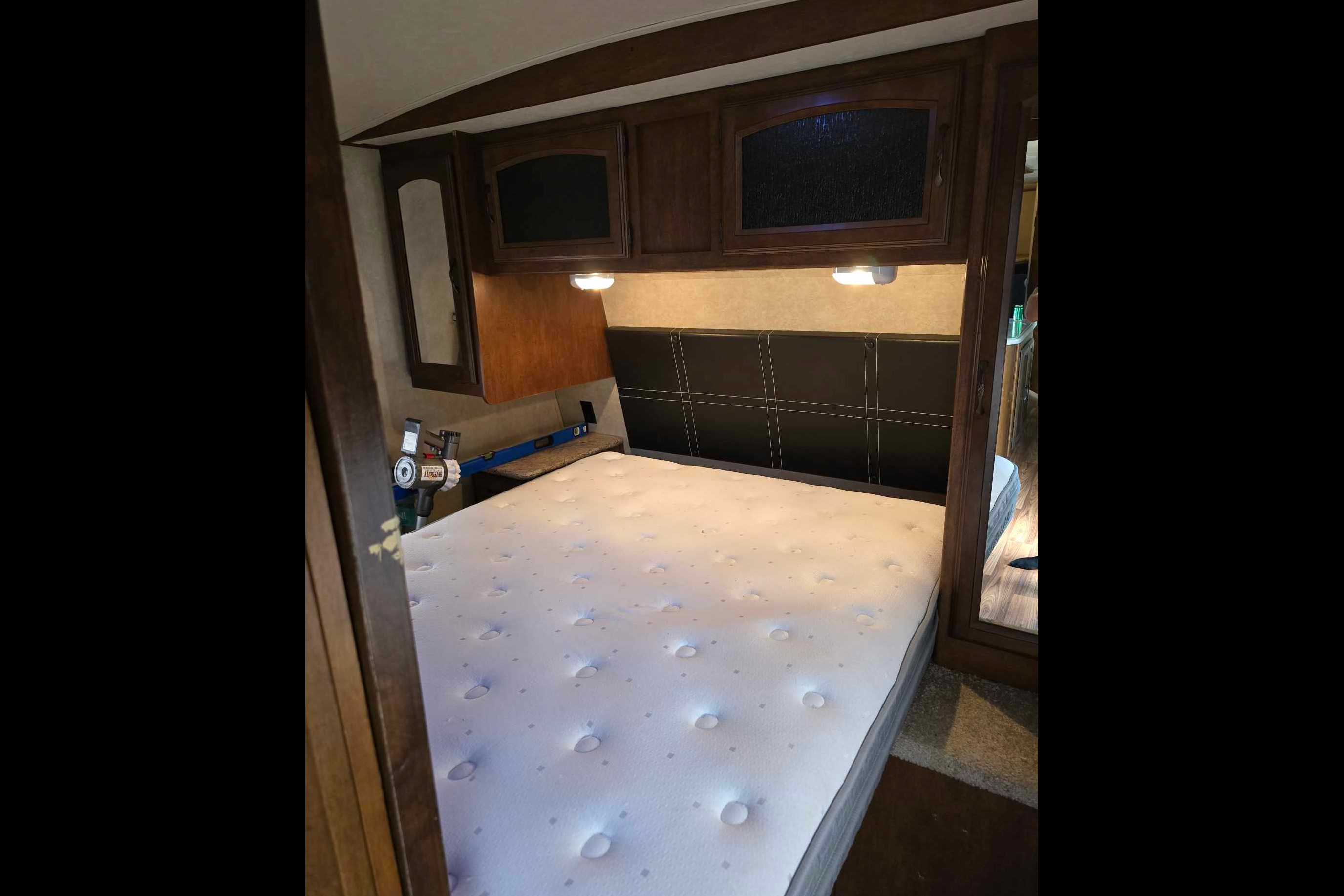 33ft Heritage Glen Holiday Trailer