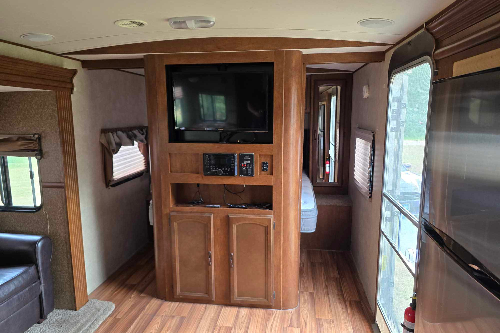 33ft Heritage Glen Holiday Trailer