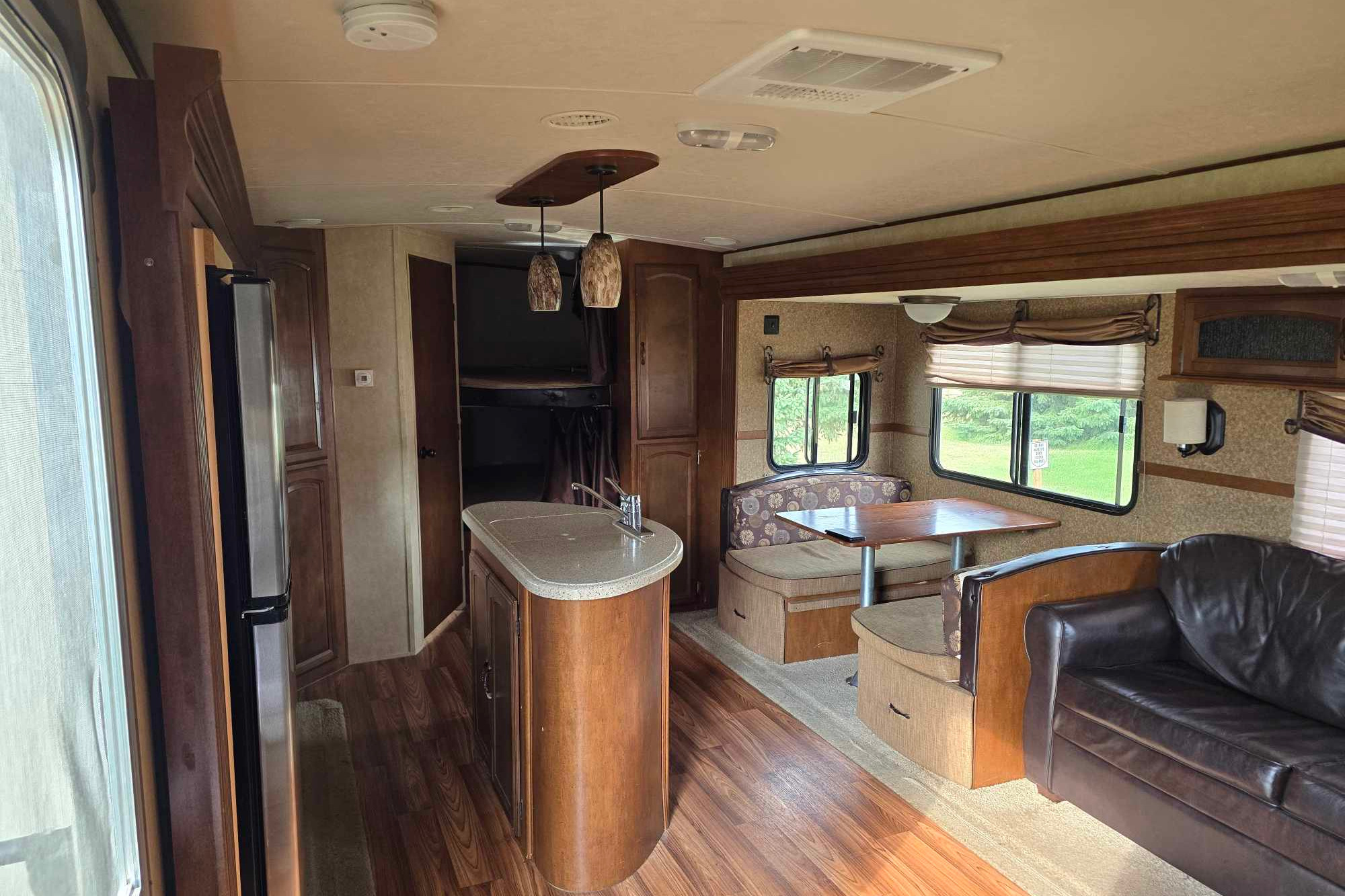 33ft Heritage Glen Holiday Trailer