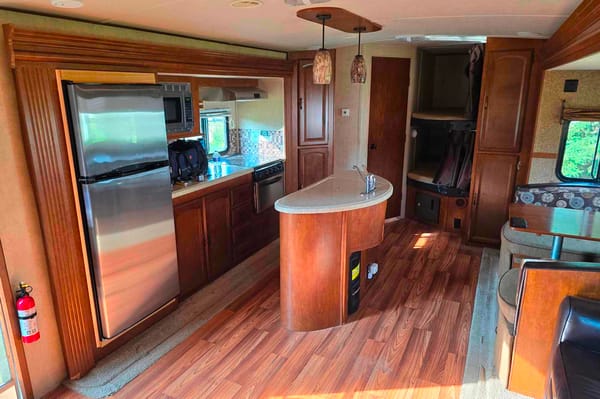 33ft Heritage Glen Holiday Trailer