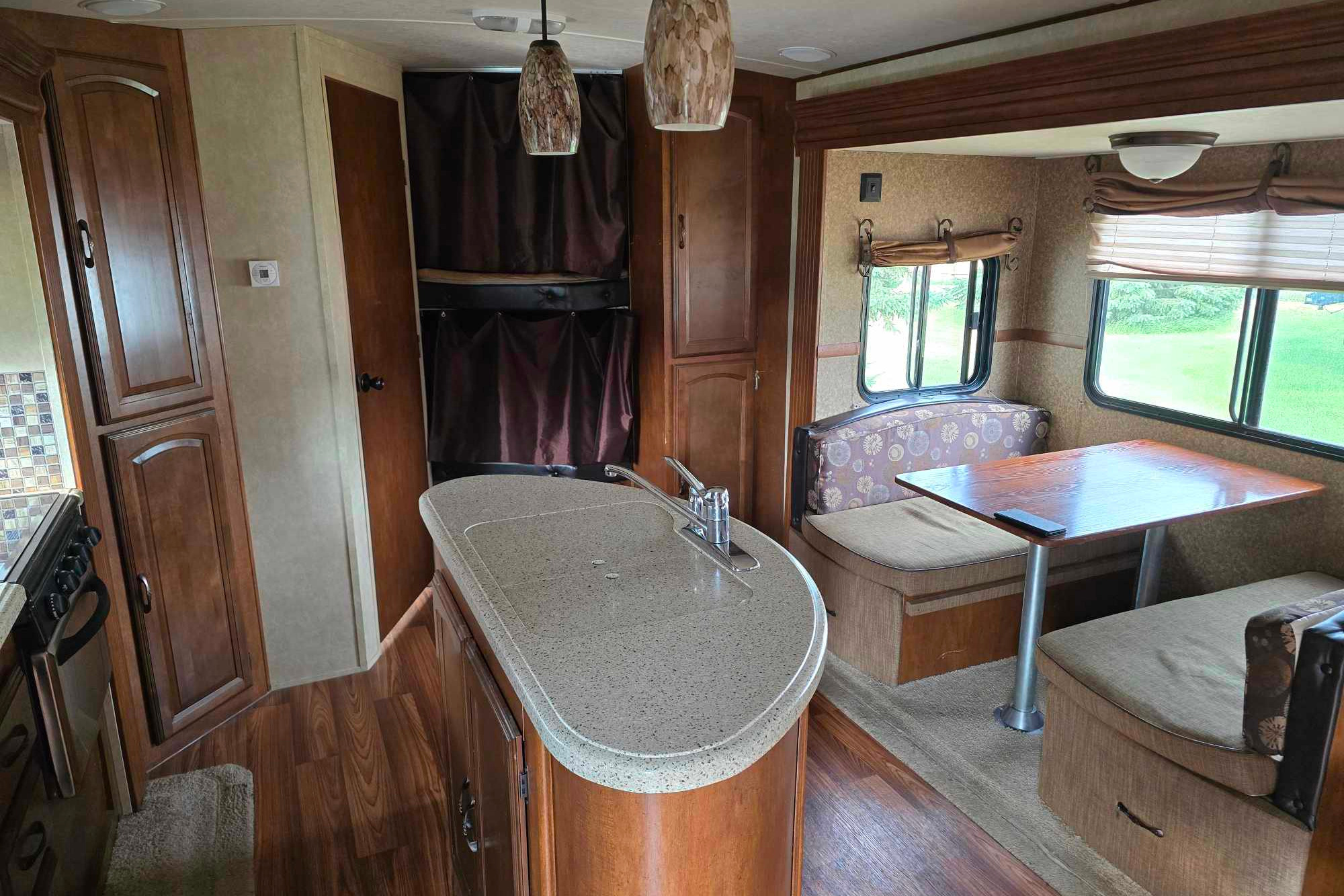 33ft Heritage Glen Holiday Trailer