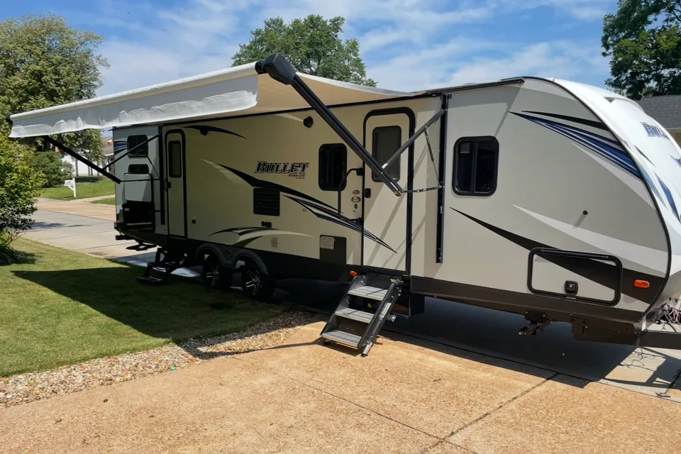 Fully Furnished, Loaded Bunkhouse RV!