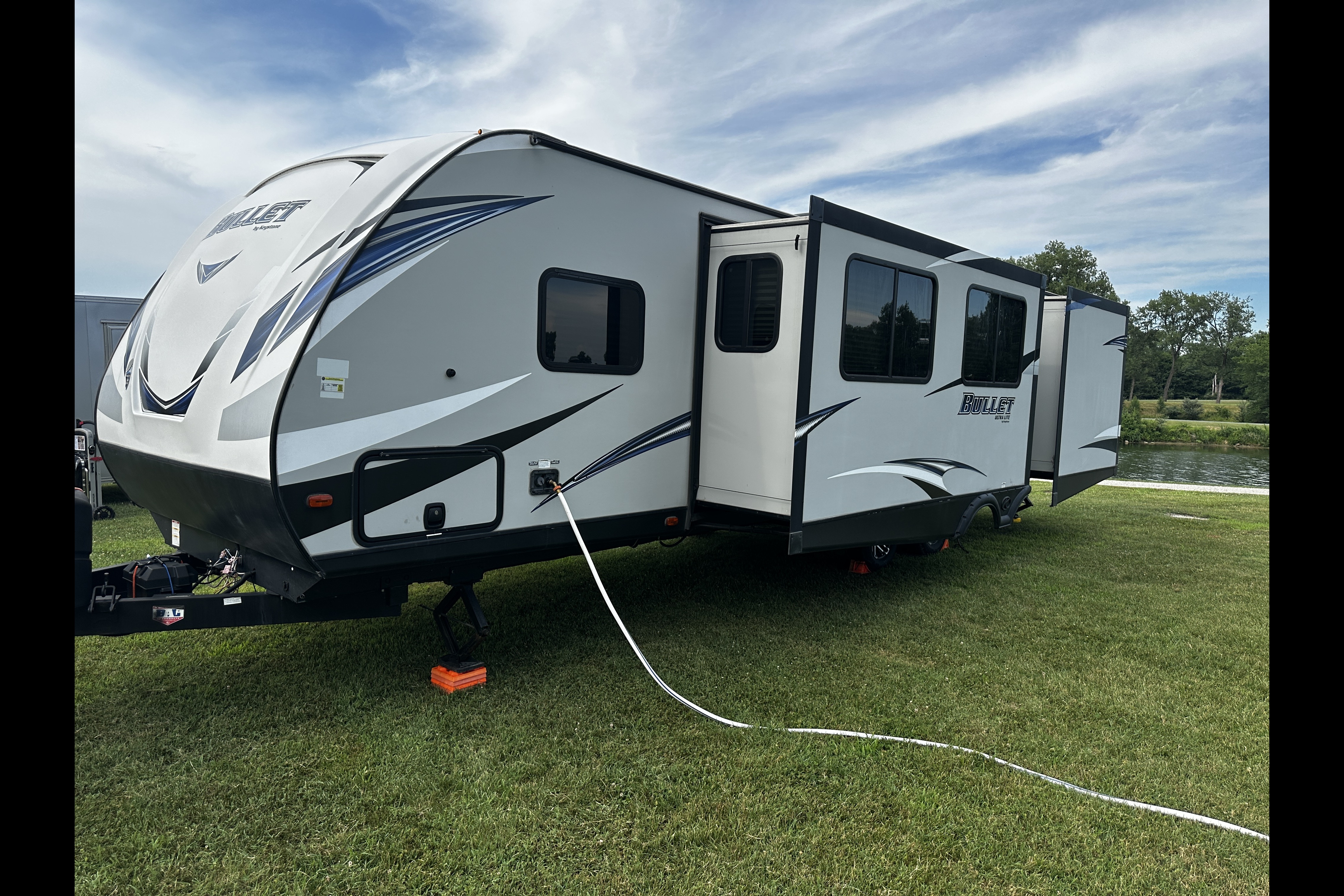 Fully Furnished, Loaded Bunkhouse RV!