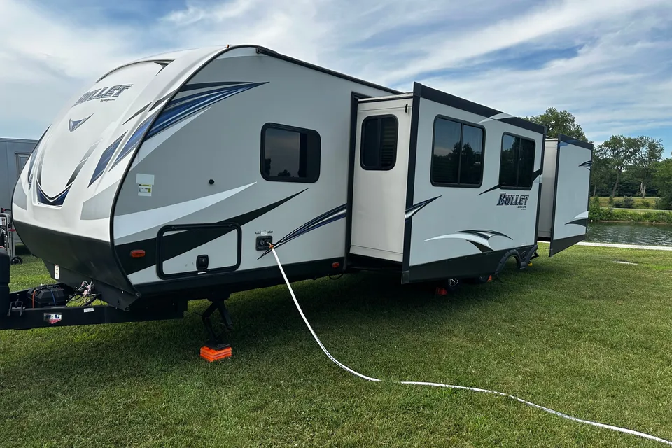Fully Furnished, Loaded Bunkhouse RV!