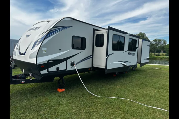 Fully Furnished, Loaded Bunkhouse RV!