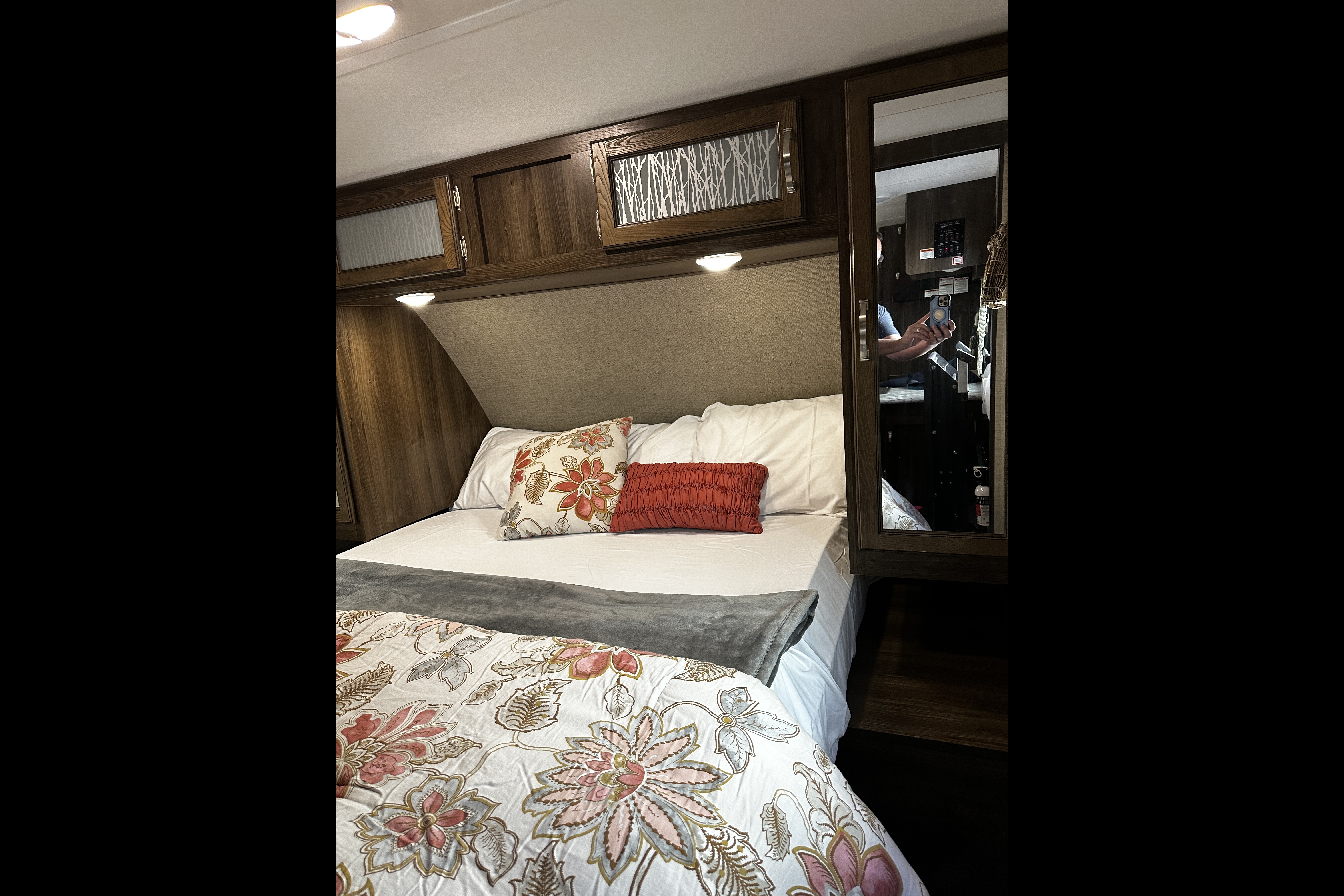 Fully Furnished, Loaded Bunkhouse RV!