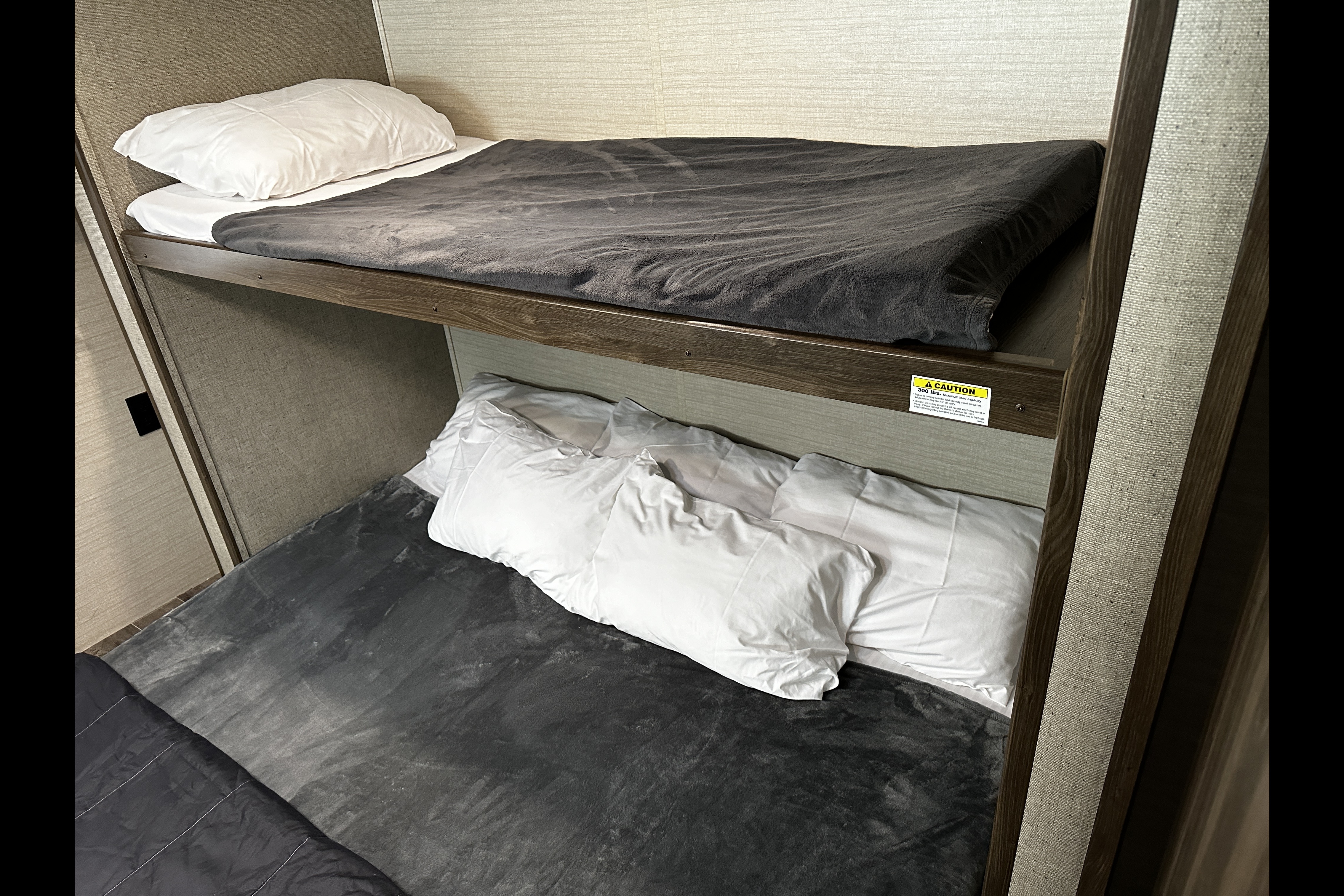 Fully Furnished, Loaded Bunkhouse RV!