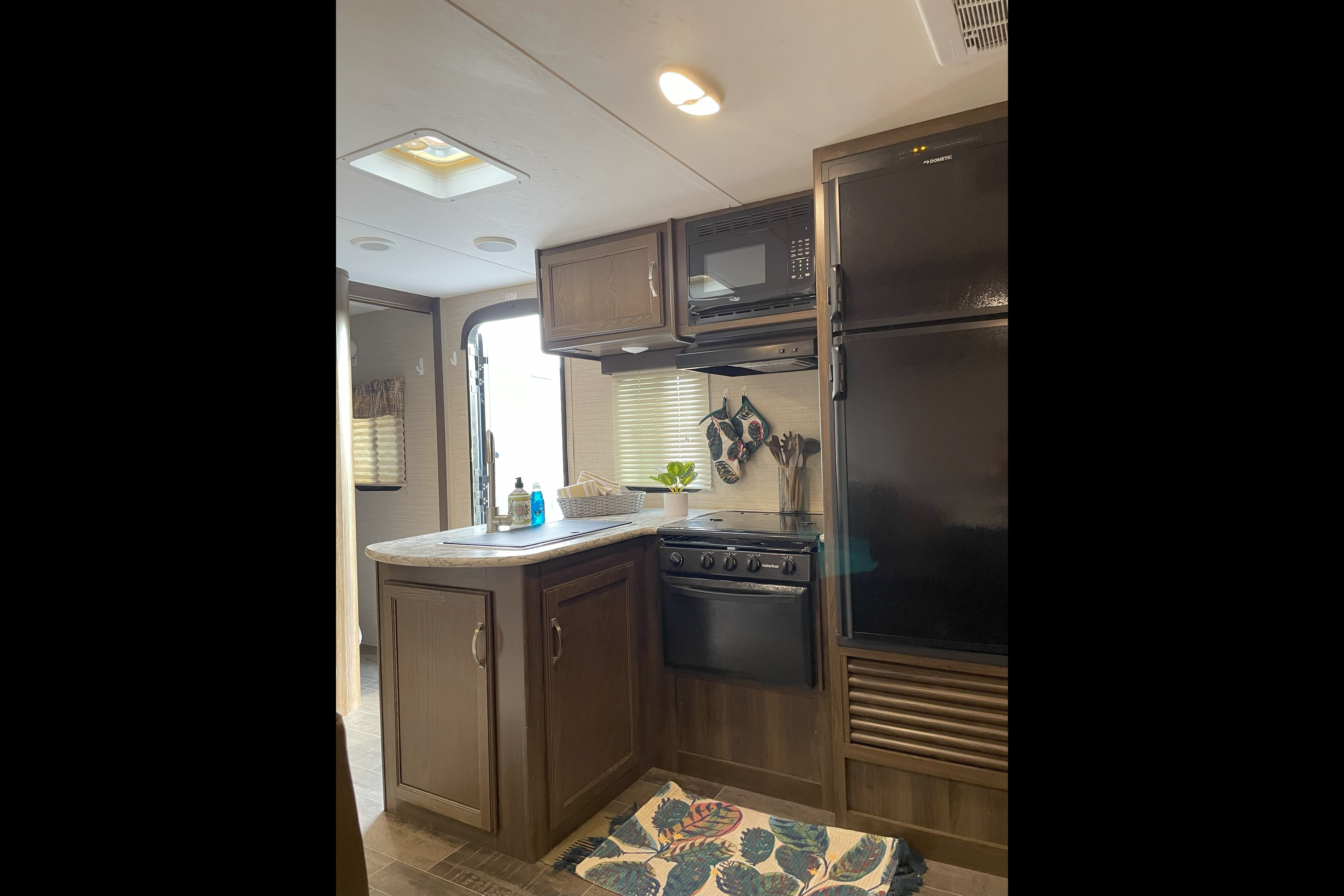 Fully Furnished, Loaded Bunkhouse RV!