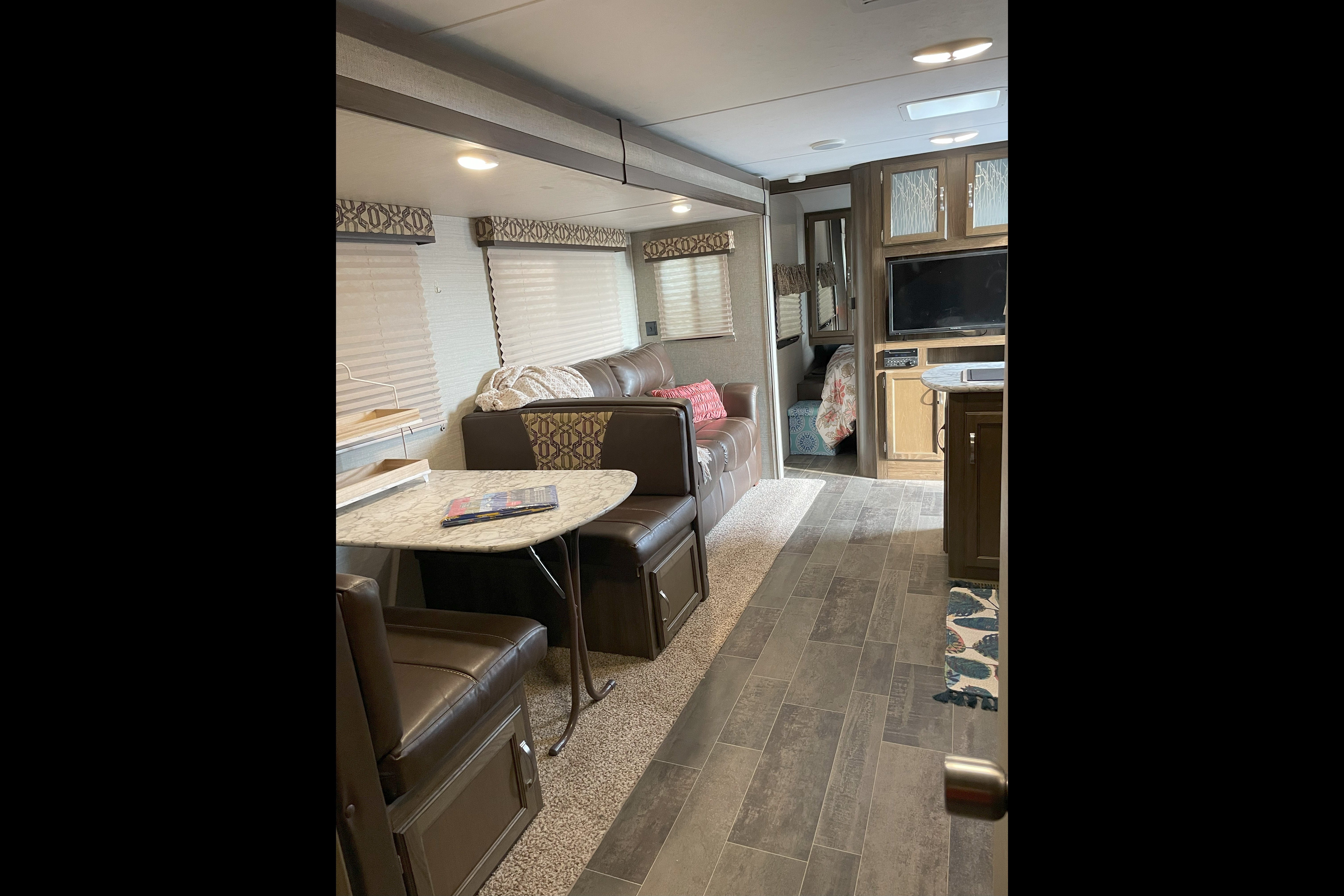 Fully Furnished, Loaded Bunkhouse RV!