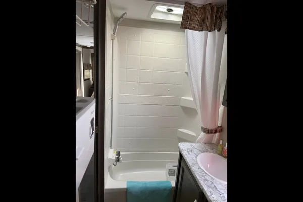 Fully Furnished, Loaded Bunkhouse RV!