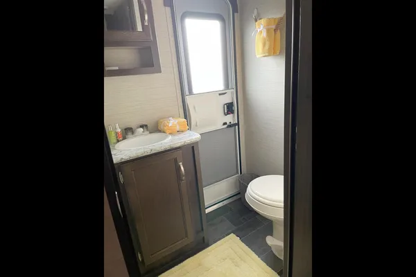Fully Furnished, Loaded Bunkhouse RV!