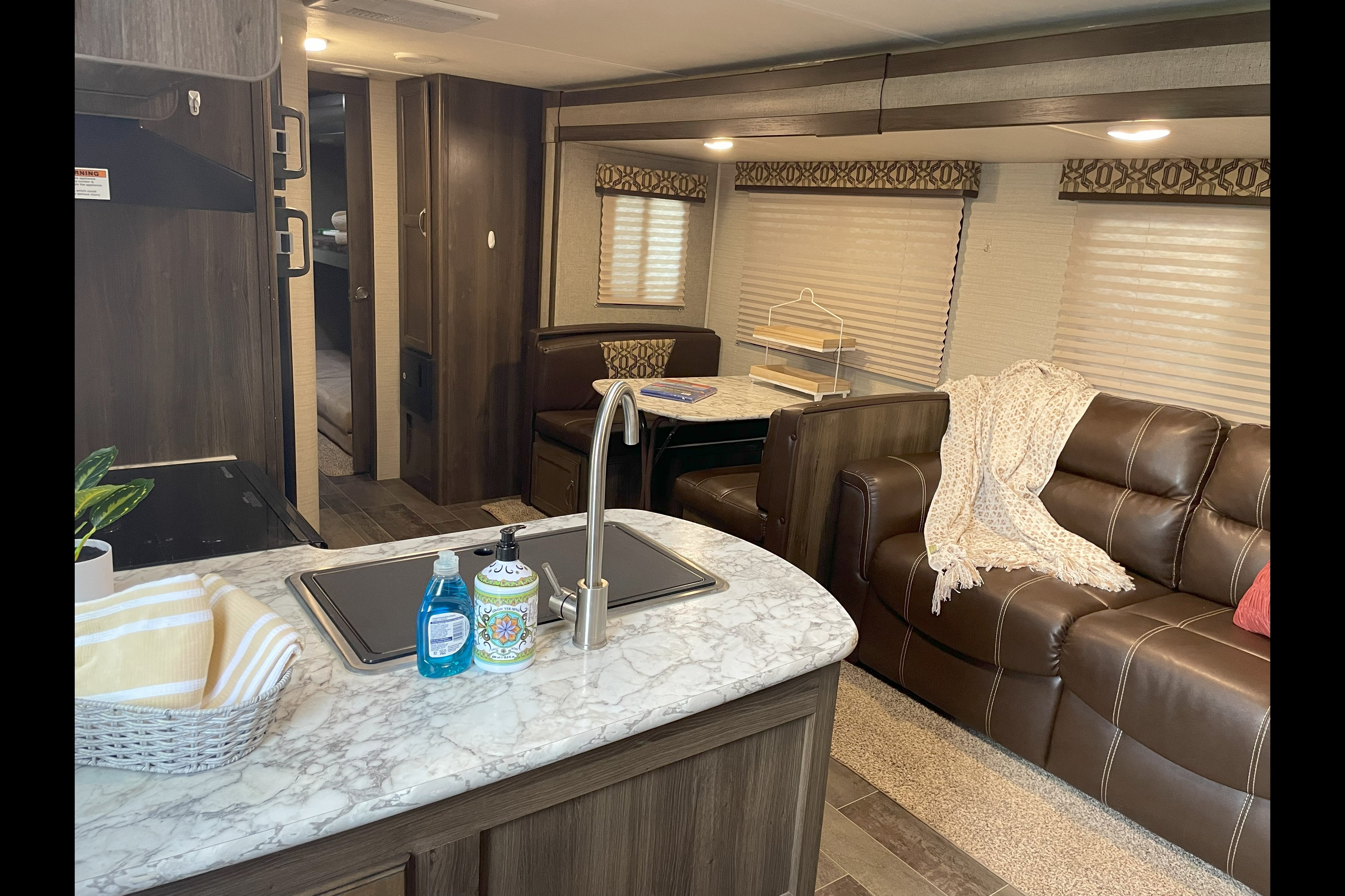Fully Furnished, Loaded Bunkhouse RV!