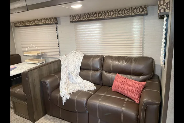 Fully Furnished, Loaded Bunkhouse RV!