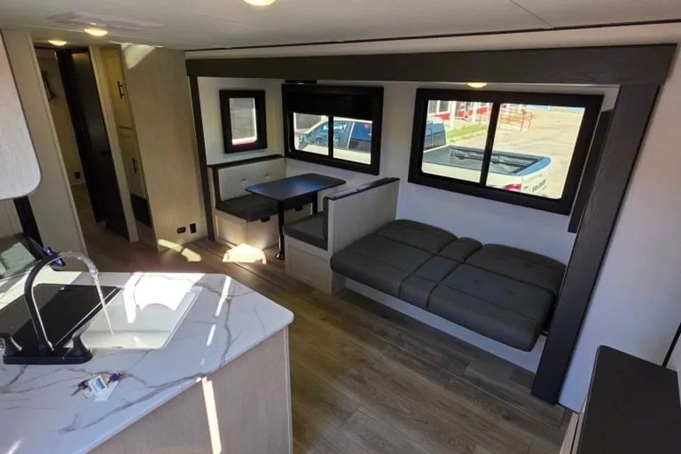 Spacious 2025 Shasta I-5 – Sleeps 10 | Triple A/C & Bunks