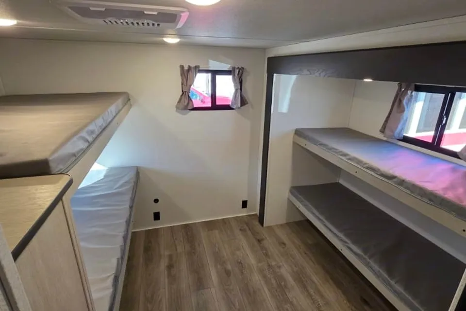 Spacious 2025 Shasta I-5 – Sleeps 10 | Triple A/C & Bunks