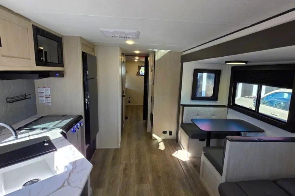 Spacious 2025 Shasta I-5 – Sleeps 10 | Triple A/C & Bunks