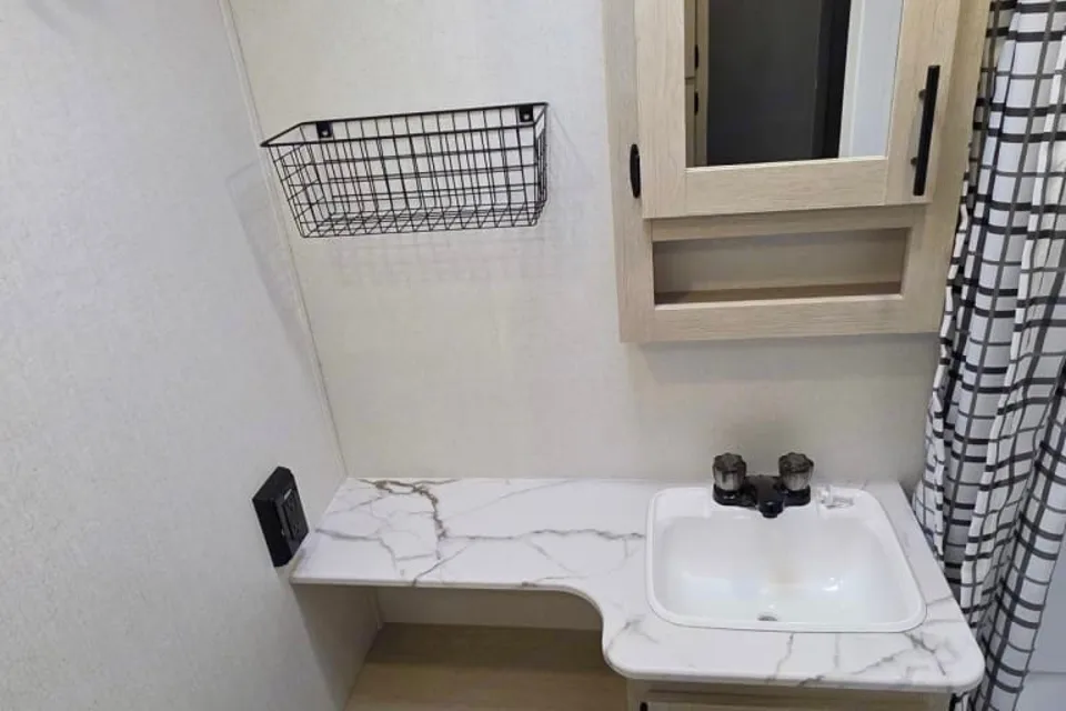 Spacious 2025 Shasta I-5 – Sleeps 10 | Triple A/C & Bunks