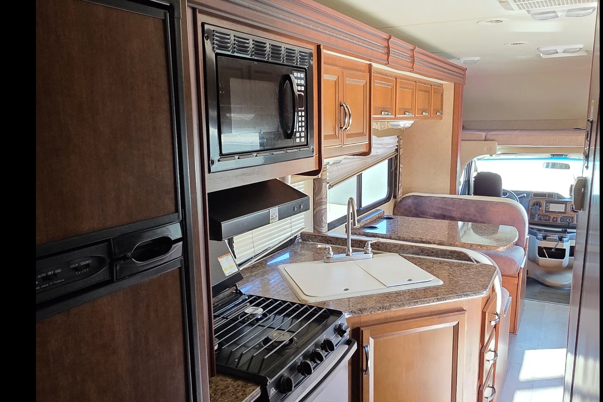 hashim's Thor Motor Coach 2014 Class C