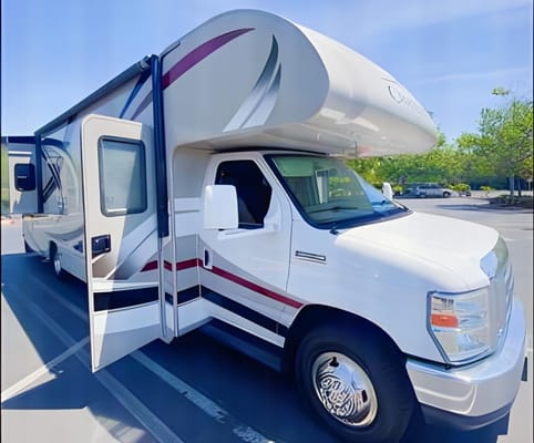 Make great memories in my Roomy Thor Chateau 31L!