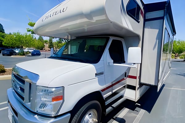 Make great memories in my Roomy Thor Chateau 31L!