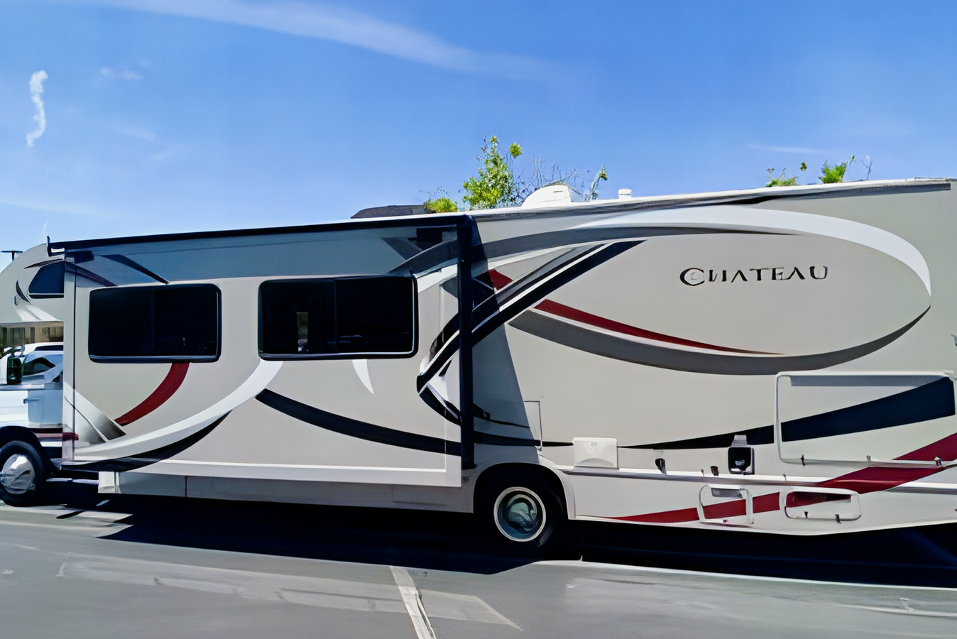 Make great memories in my Roomy Thor Chateau 31L!