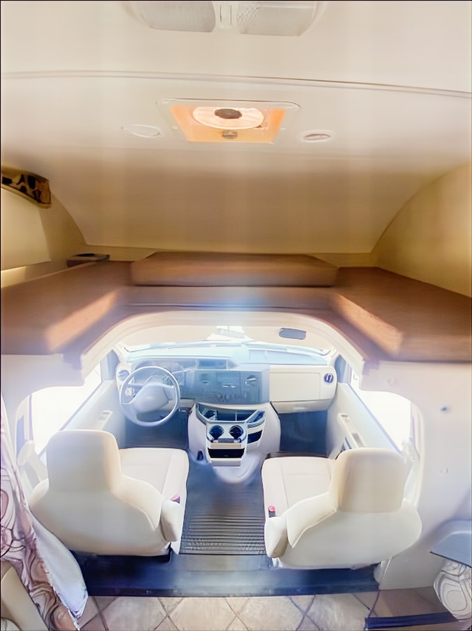 Make great memories in my Roomy Thor Chateau 31L!