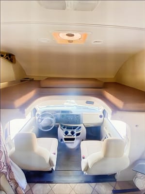 Make great memories in my Roomy Thor Chateau 31L!