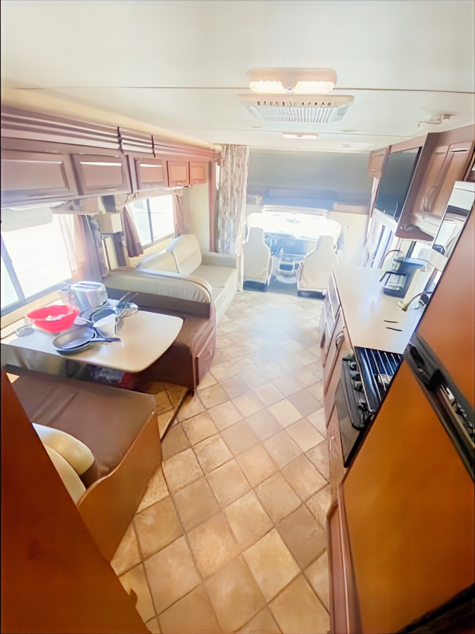 Make great memories in my Roomy Thor Chateau 31L!