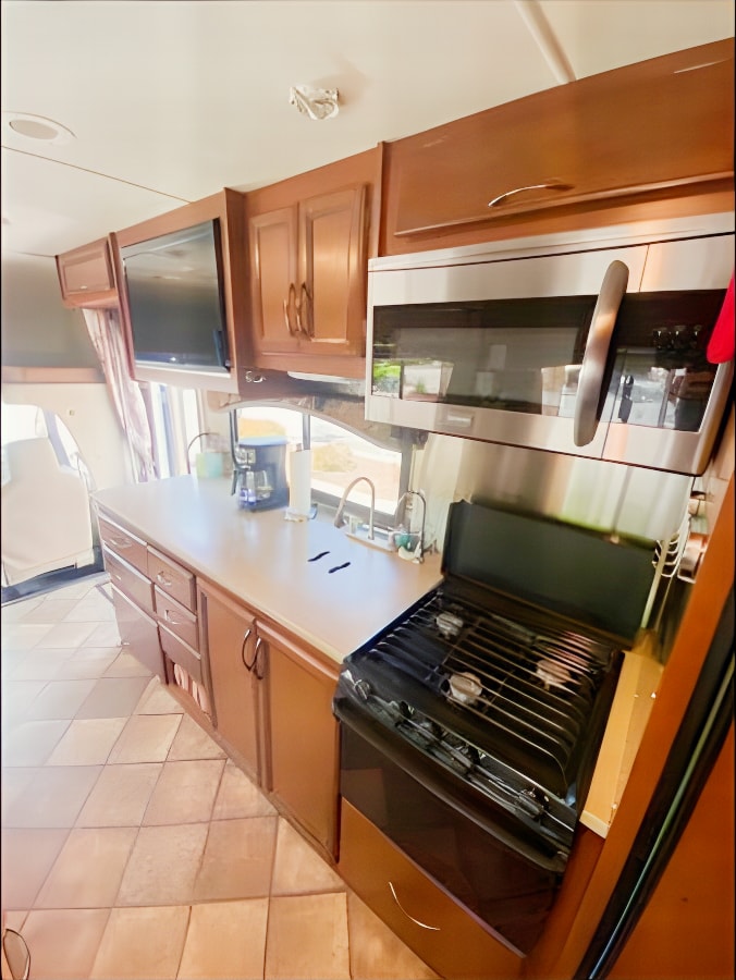 Make great memories in my Roomy Thor Chateau 31L!