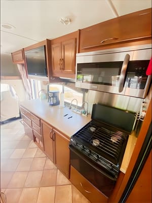 Make great memories in my Roomy Thor Chateau 31L!