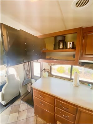 Make great memories in my Roomy Thor Chateau 31L!