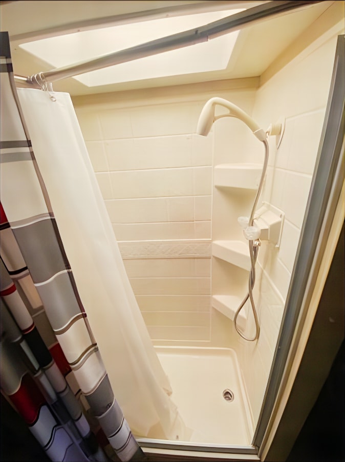 Make great memories in my Roomy Thor Chateau 31L!