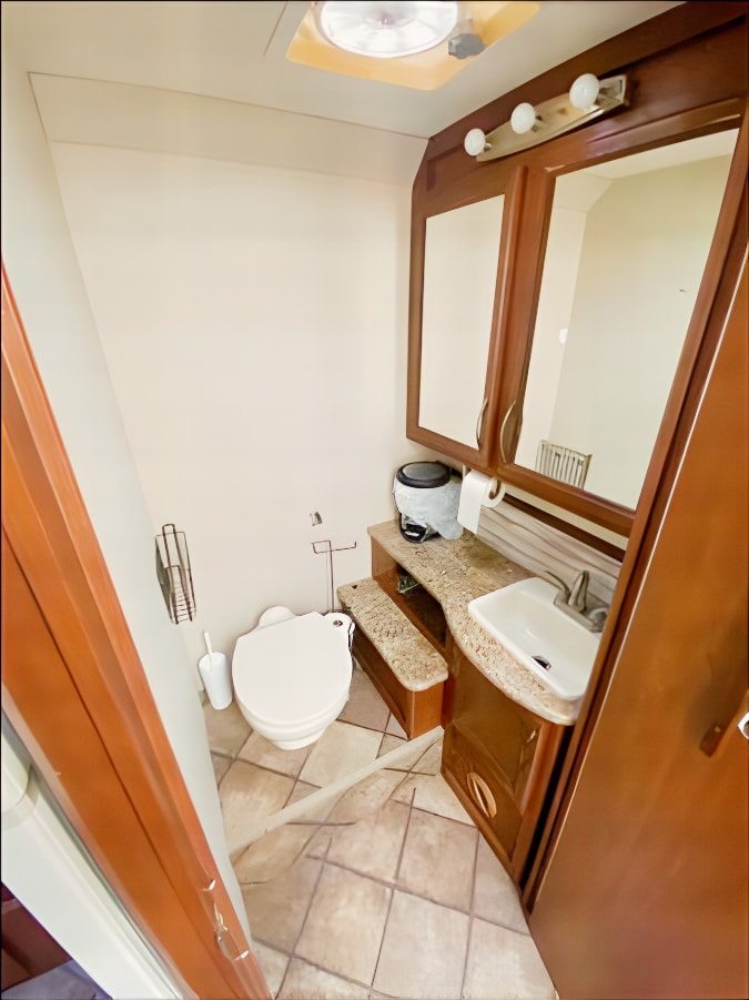 Make great memories in my Roomy Thor Chateau 31L!
