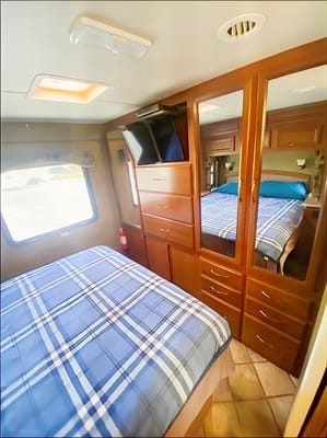 Make great memories in my Roomy Thor Chateau 31L!