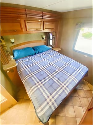 Make great memories in my Roomy Thor Chateau 31L!