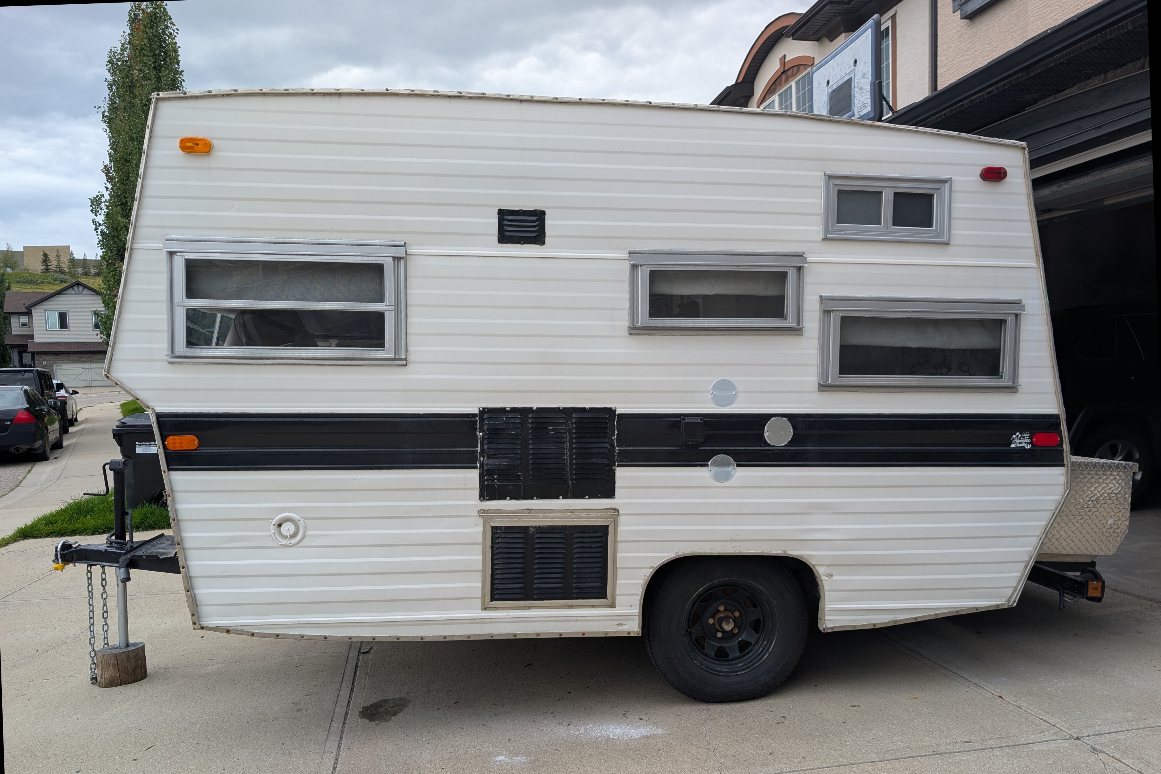 Renovated Skipper 14 - Tent On Wheels