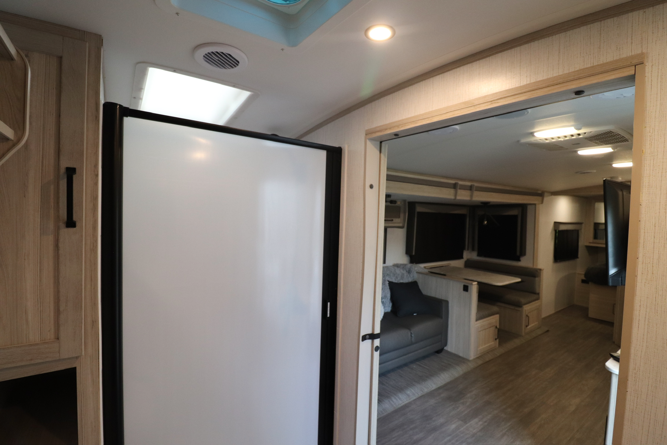 Luxury Twilight 2620 Travel Trailer – Private Queen Suite + Slide-Out