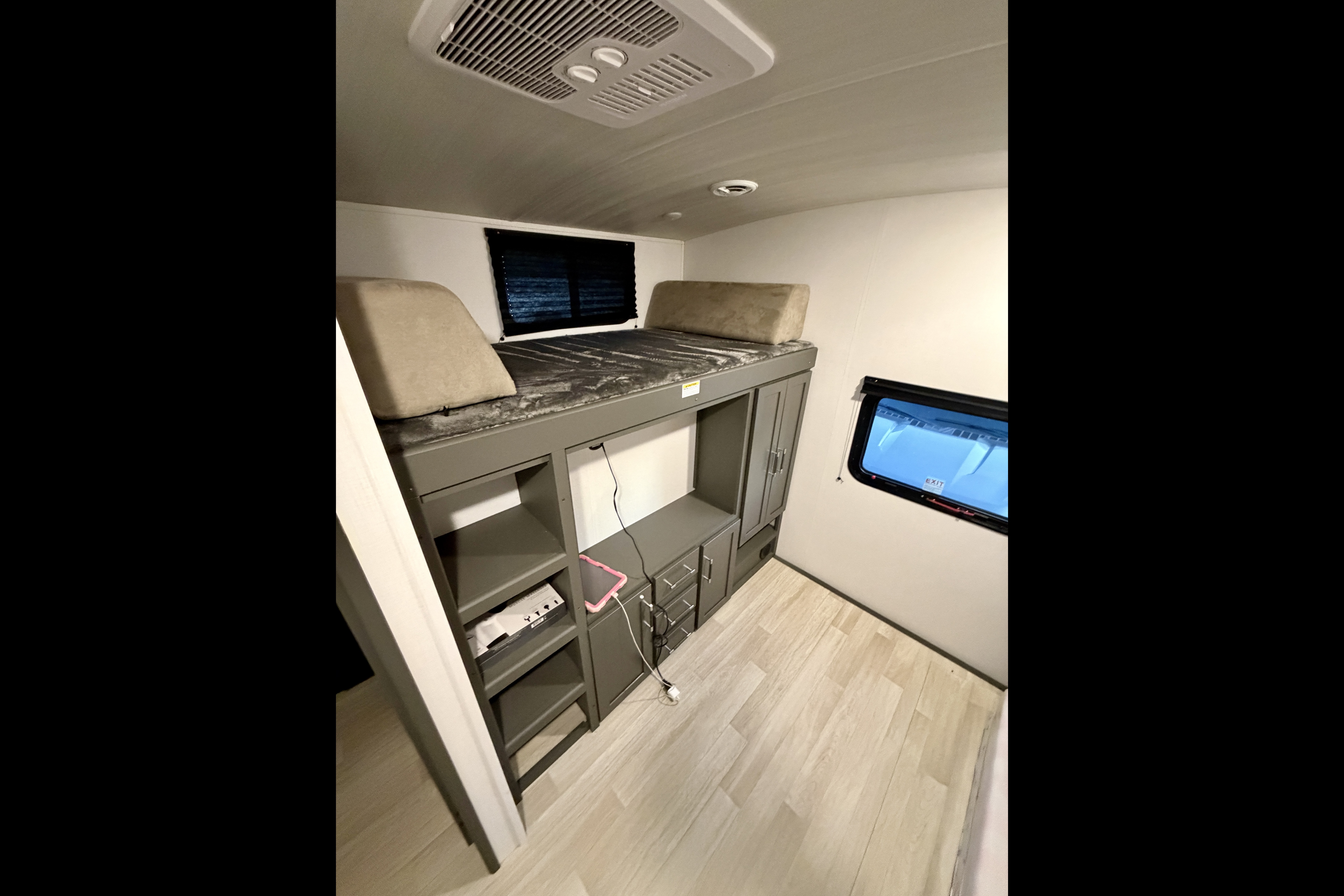 Keystone 330BKQ Travel Trailer