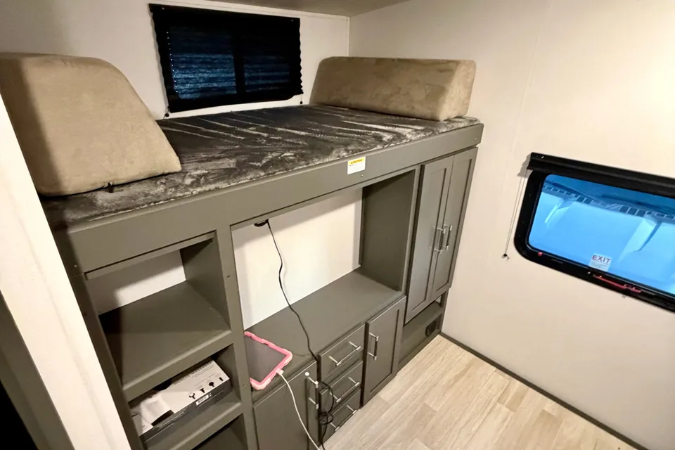 Keystone 330BKQ Travel Trailer