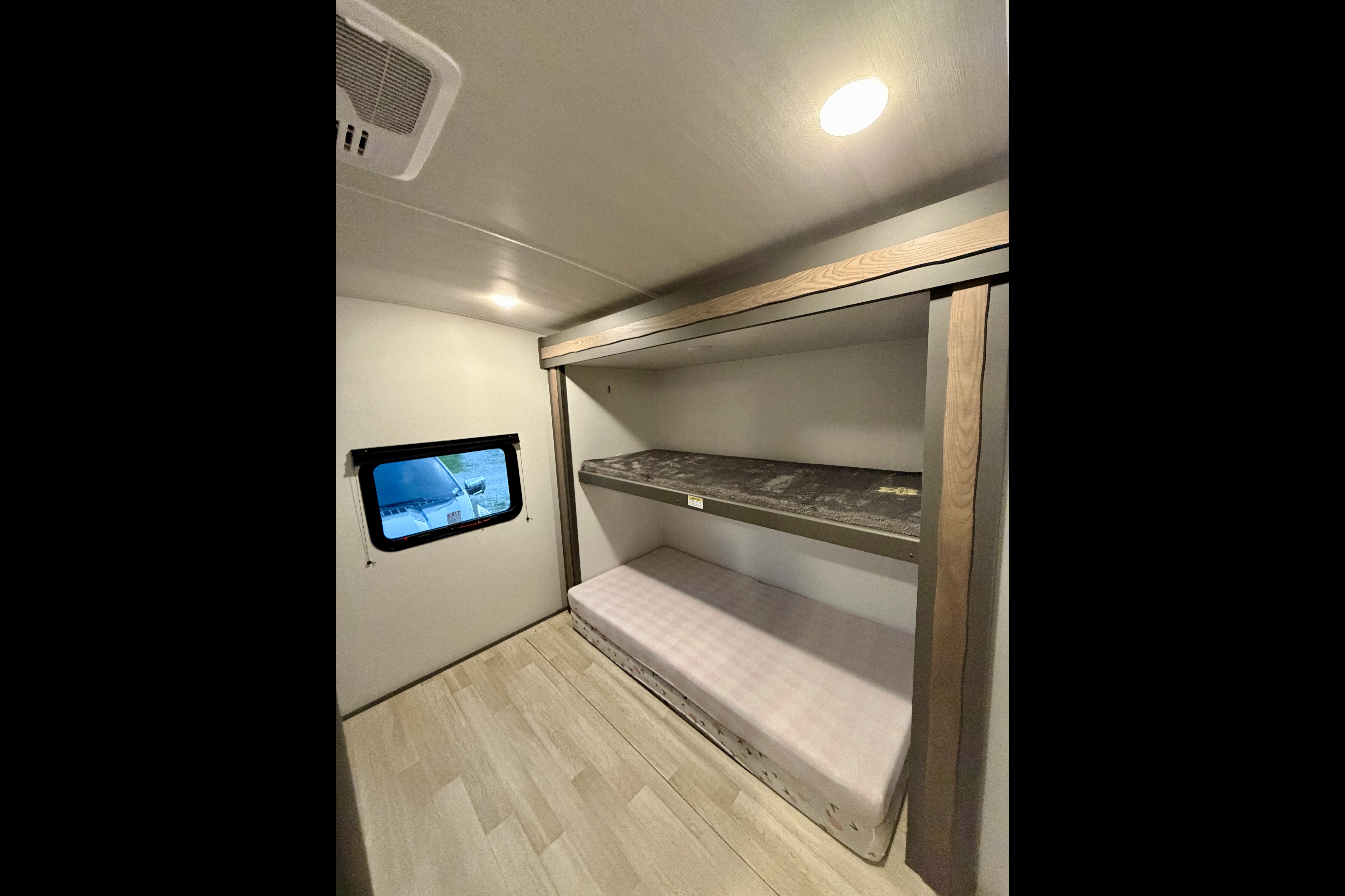Keystone 330BKQ Travel Trailer