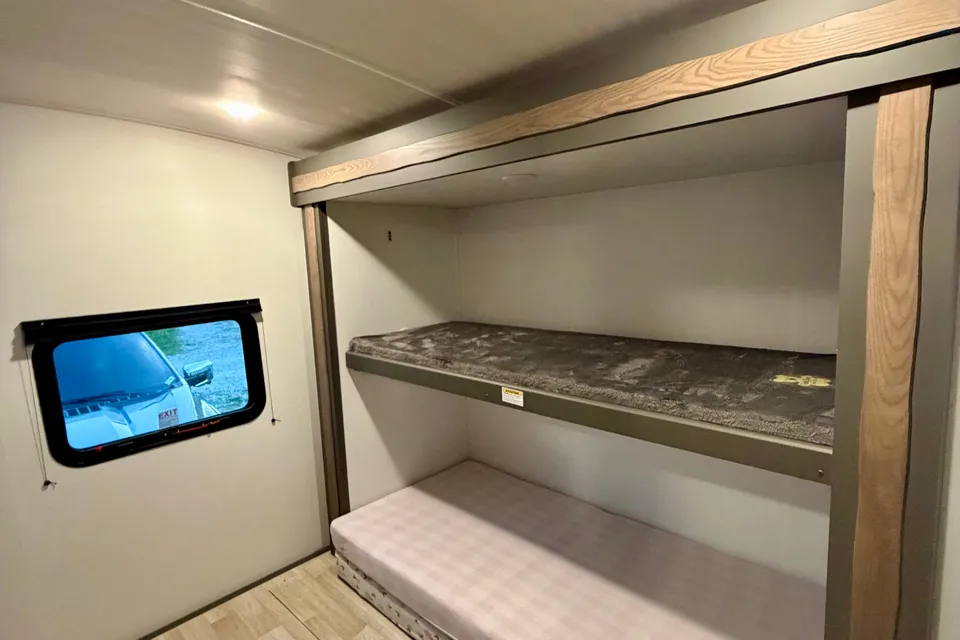 Keystone 330BKQ Travel Trailer