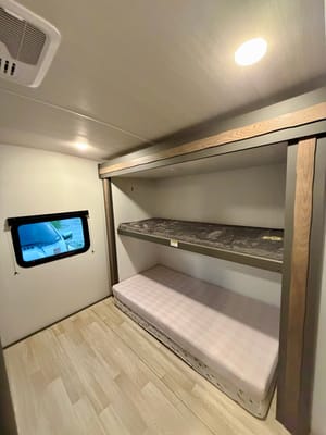 Keystone 330BKQ Travel Trailer
