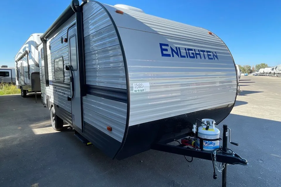 Aaron's Gulfstream Enlighten 19BH Travel Trailer