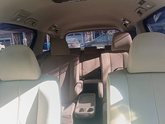 Toyota Campervan (7 seats/2 sleeps) Park Pass + (US/Canada)