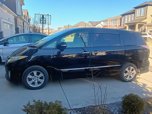 Toyota Campervan (7 seats/2 sleeps) Park Pass + (US/Canada)