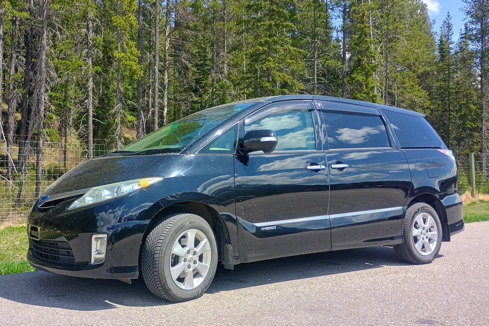 Toyota Campervan (7 seats/2 sleeps) Park Pass +Airport pickup+ (US/Canada)