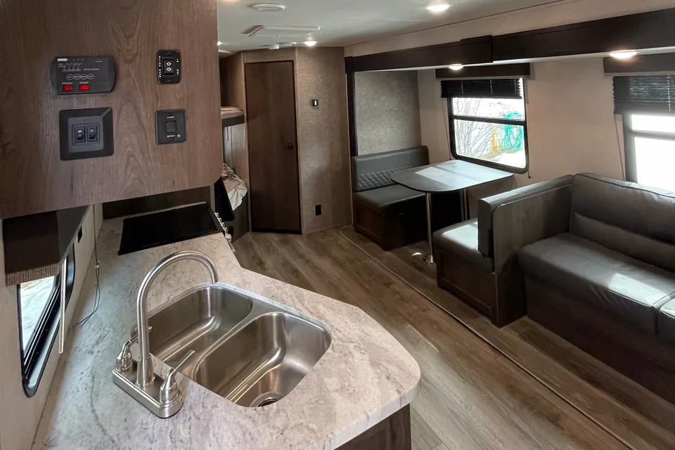Tom's Starcraft Autumn Ridge Travel Trailer